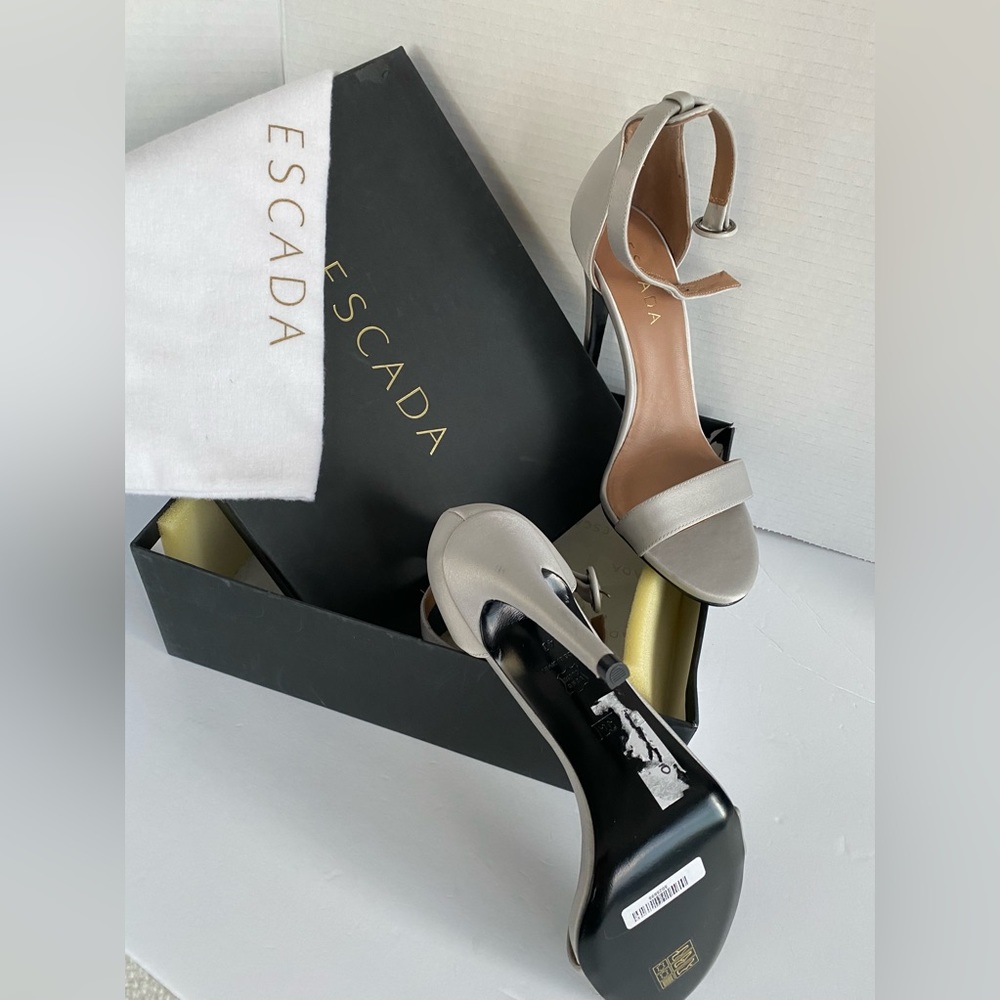 ESCADA NWB! High heels gray sandals size 40 made in Spain